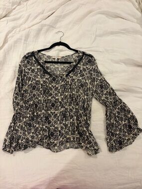 Black & Cream Floral-Print Bell-Sleeve Women’s Blouse